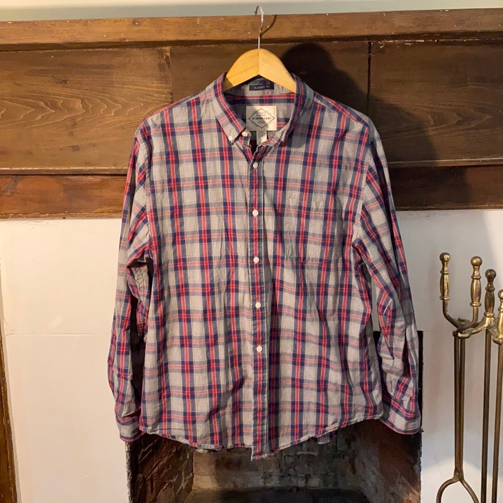 Men’s long sleeve button down shirt. Size large